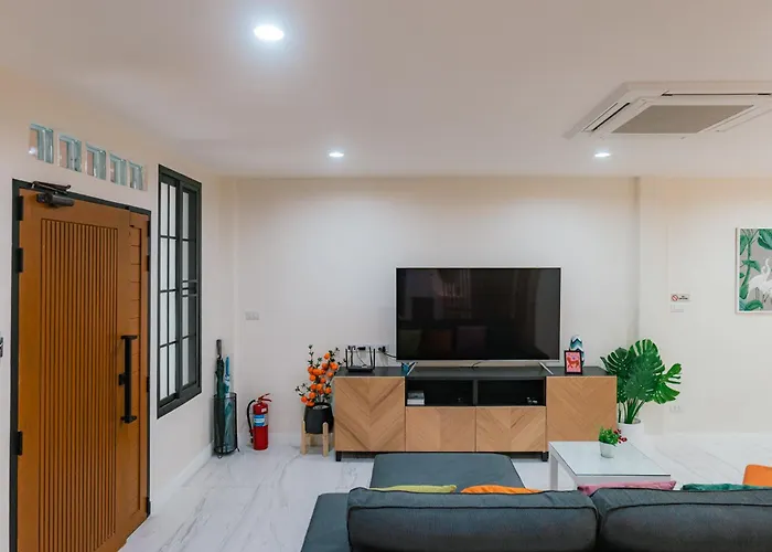 Prime Sukhumvit Modern Home, Phrom Phong Bts, Em District, Up To 14 Guests